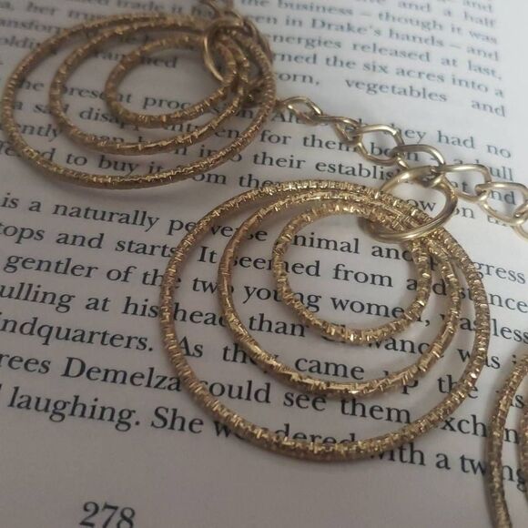 Golden Circle Hooped Rings Necklace - Picture 8 of 14